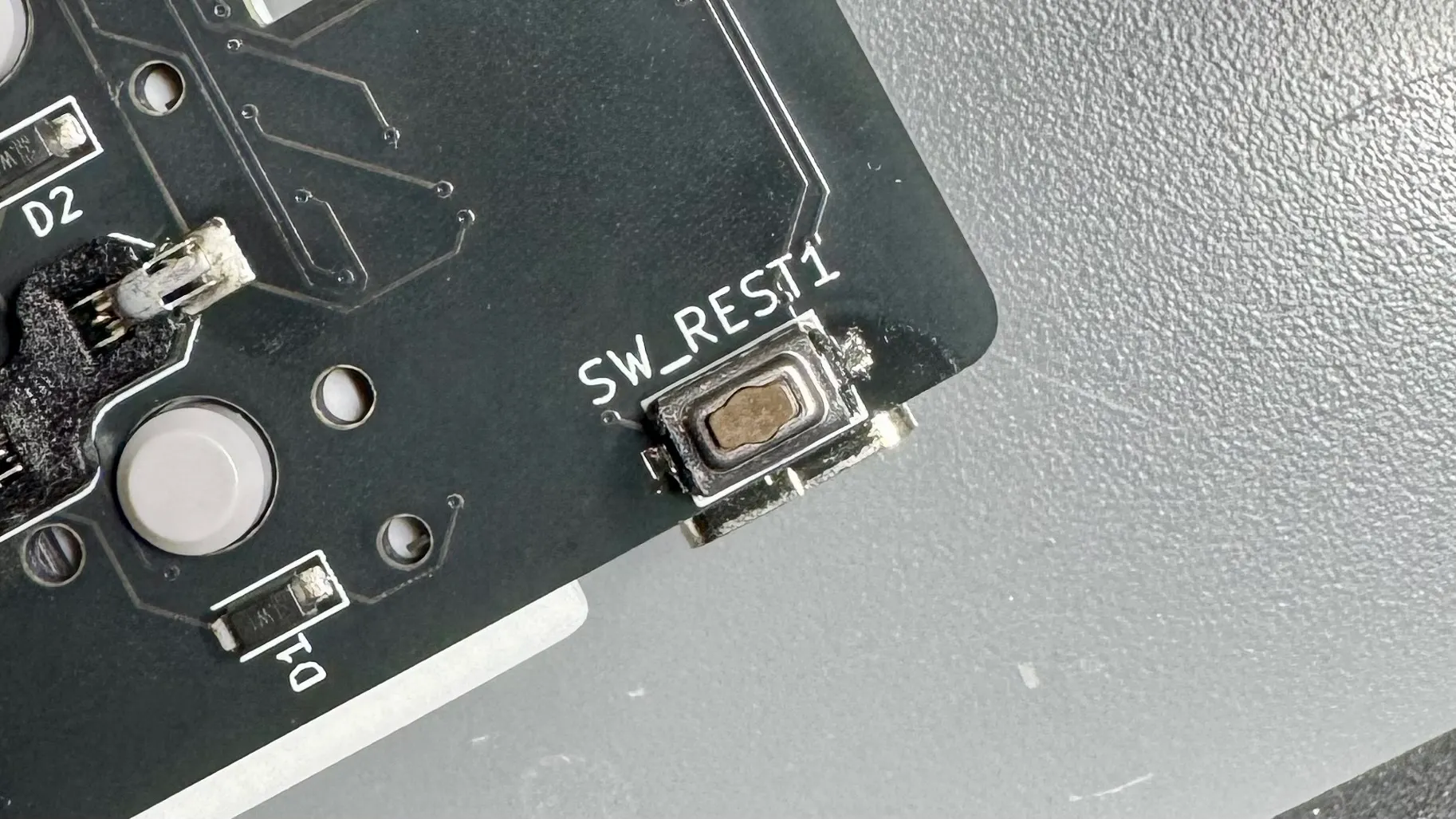 リセットスイッチのはんだ付け