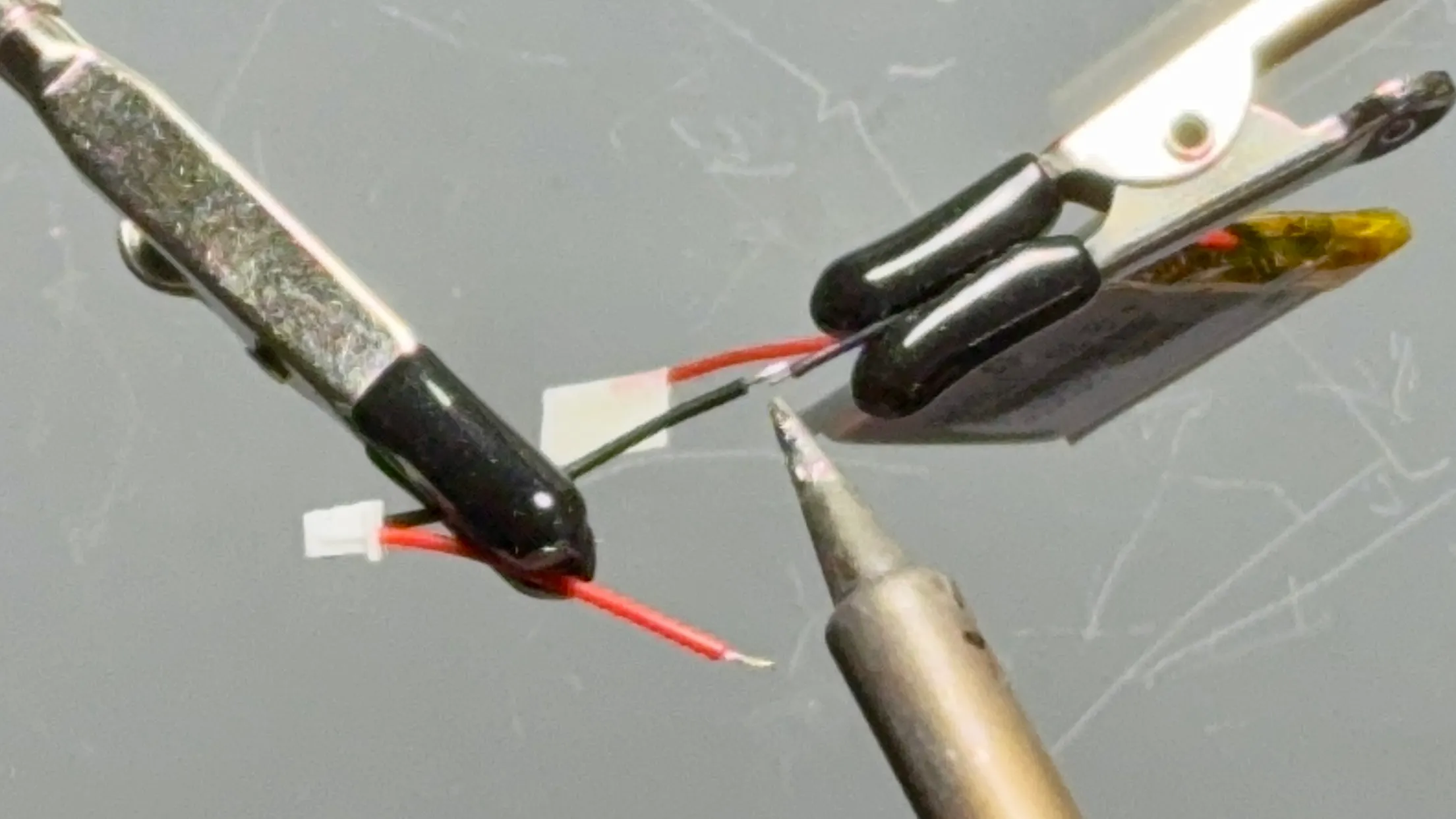 バッテリー配線のはんだ付け